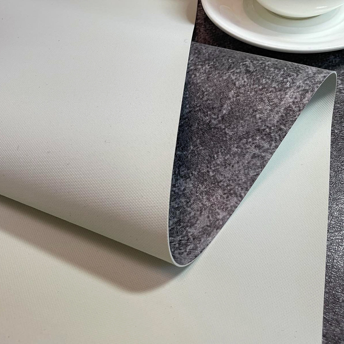 Weiße Tischdecke für Küche und Esszimmer nach Maß „White Marble“